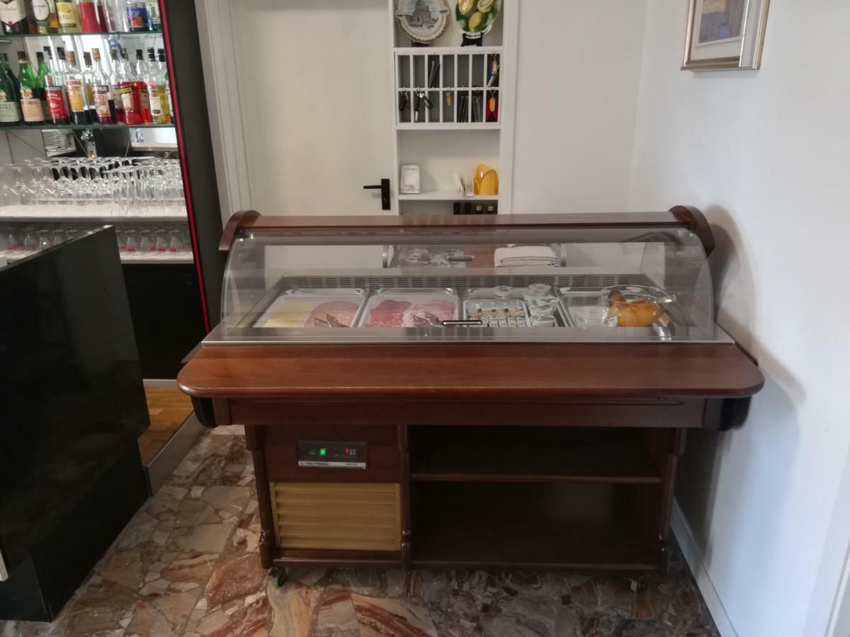 Albergo Elena Garni Caorle Kültér fotó